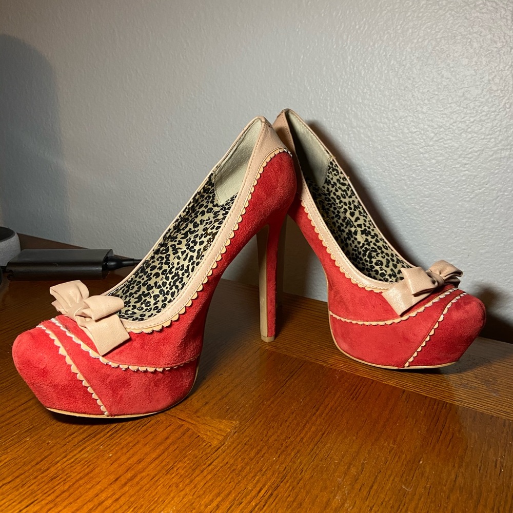 ADORABLE heeled platform shoes!